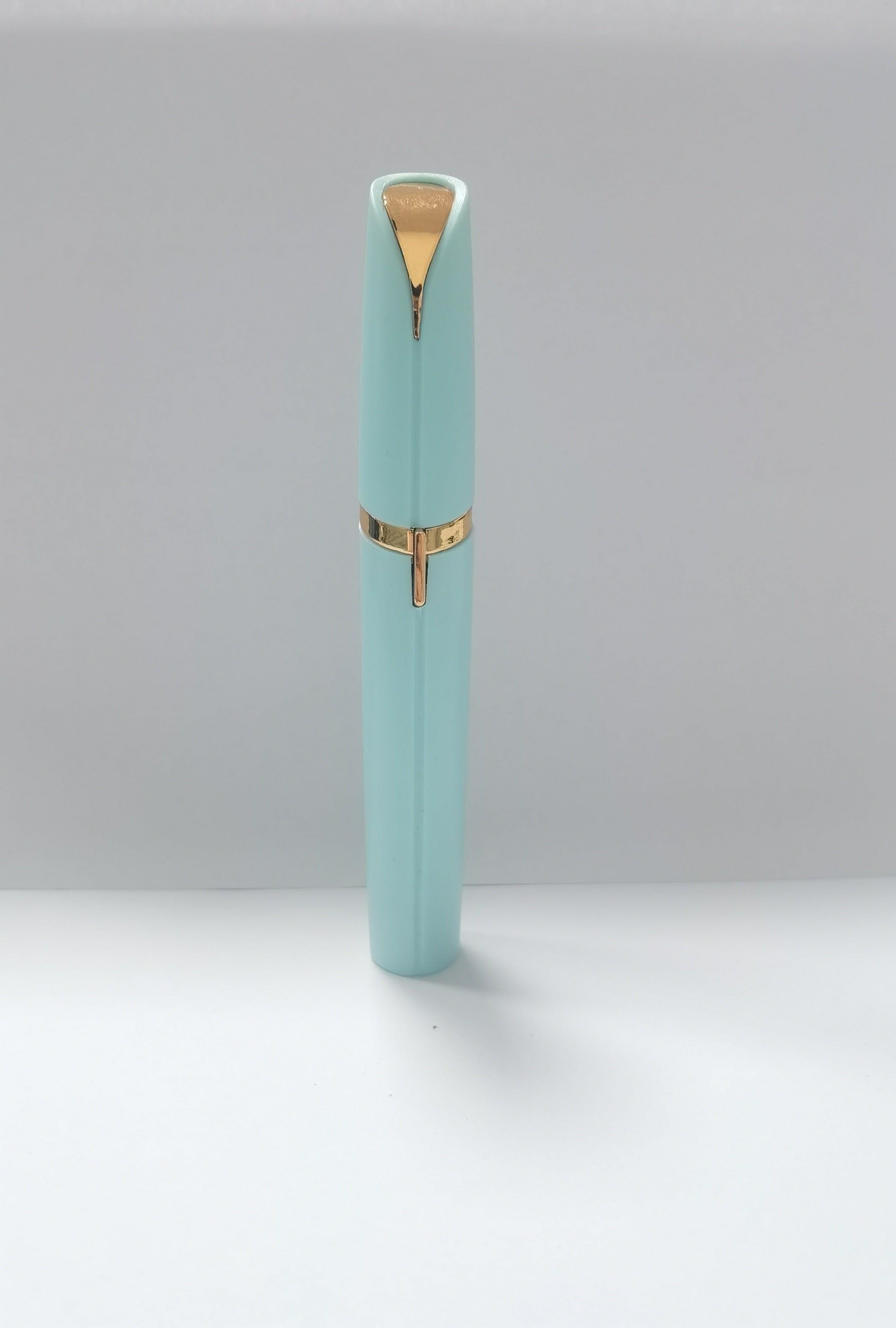 Mini Electric Eyebrow Trimmer – Precise, and Portable